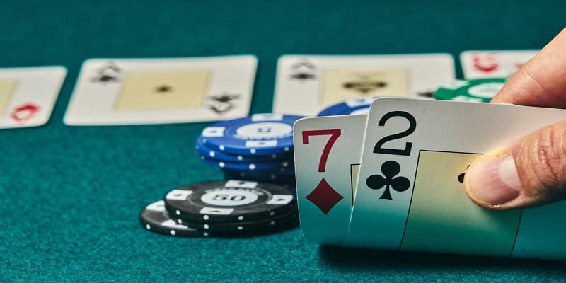 Bỏ cuộc khi bài quá kém - Cách chơi Poker hợp lý